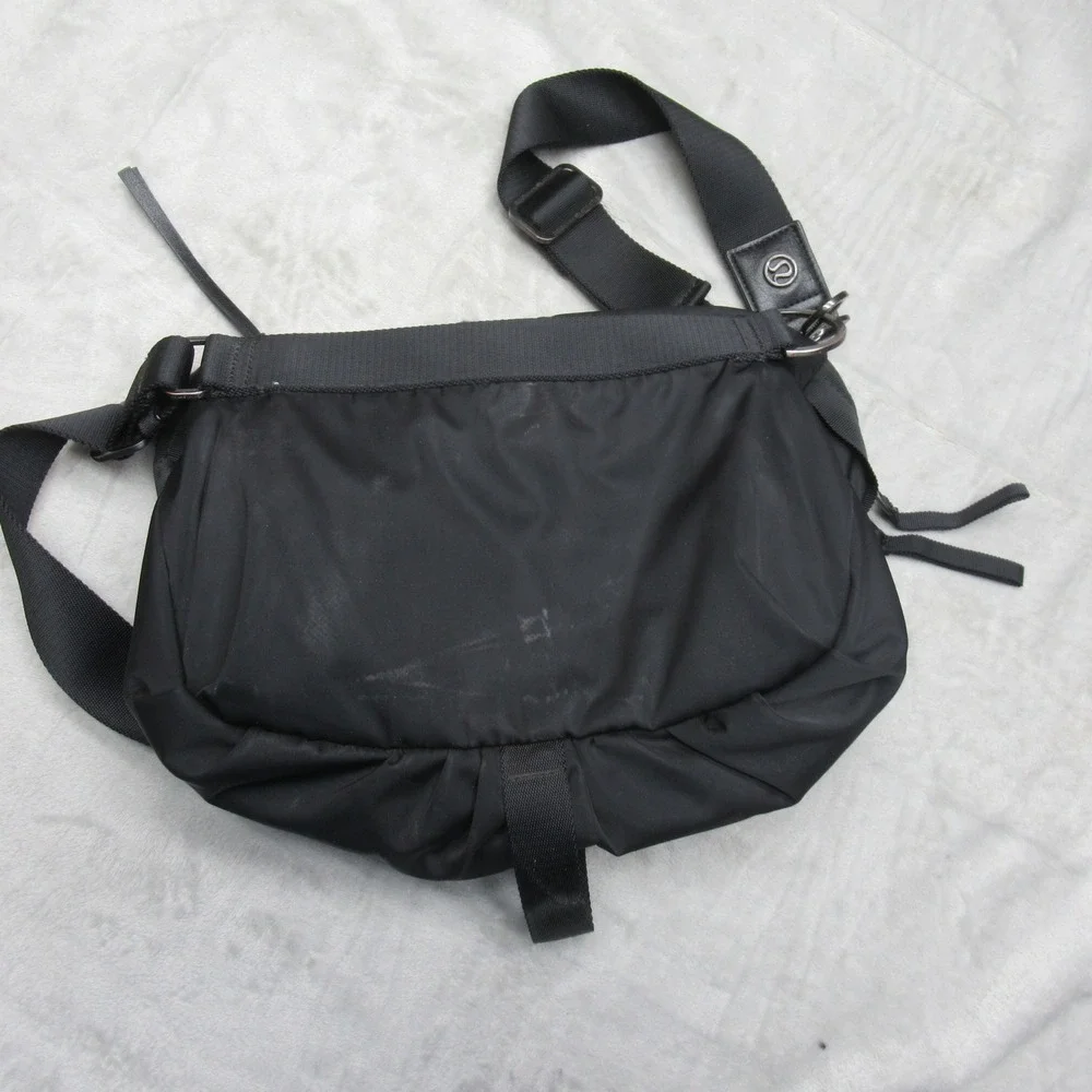 Lululemon‎ Crossbody Bag Mens Black Waterproof Mesh Pocket Utility Travel Pouch